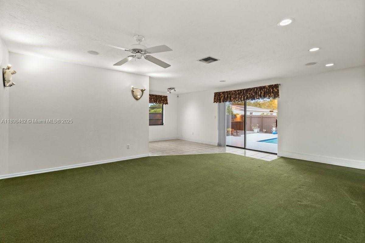 Small Image of 9817 SOUTH WEST 194TH ST, Cutler Bay Number 13