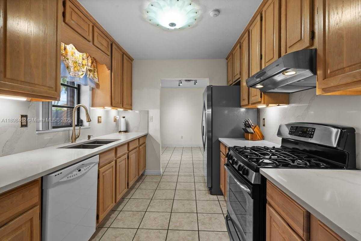 Small Image of 9817 SOUTH WEST 194TH ST, Cutler Bay Number 16