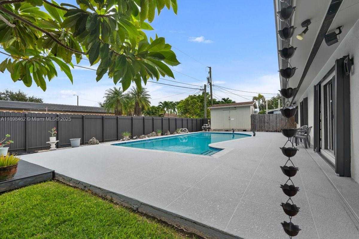 Small Image of 9817 SOUTH WEST 194TH ST, Cutler Bay Number 30