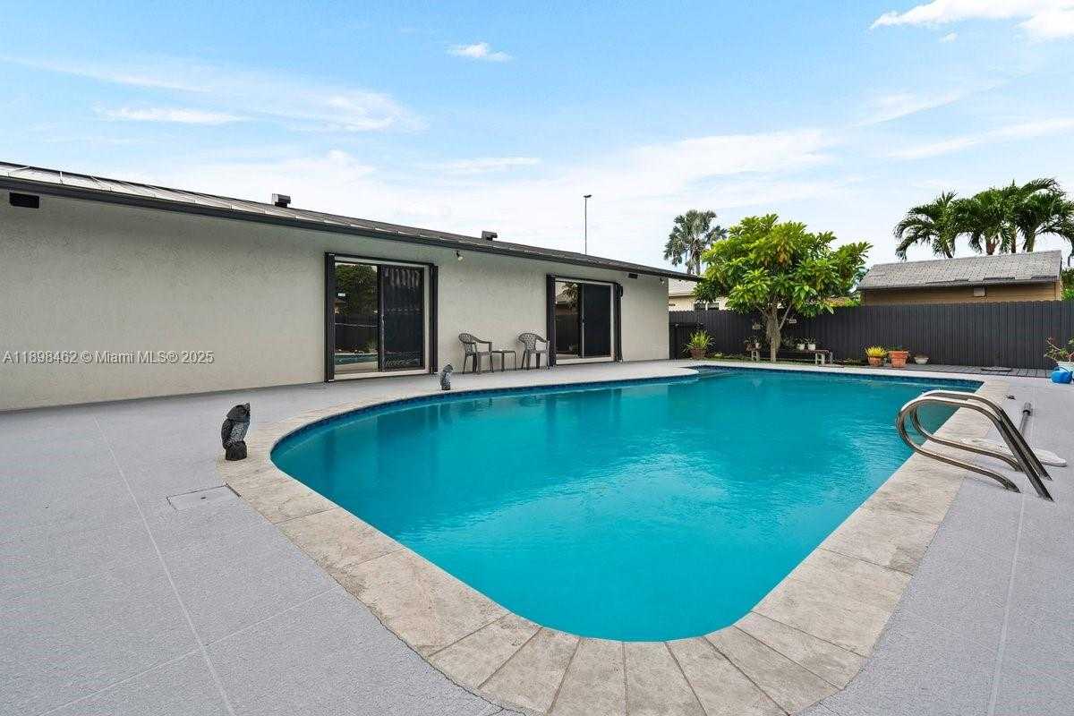 Small Image of 9817 SOUTH WEST 194TH ST, Cutler Bay Number 31