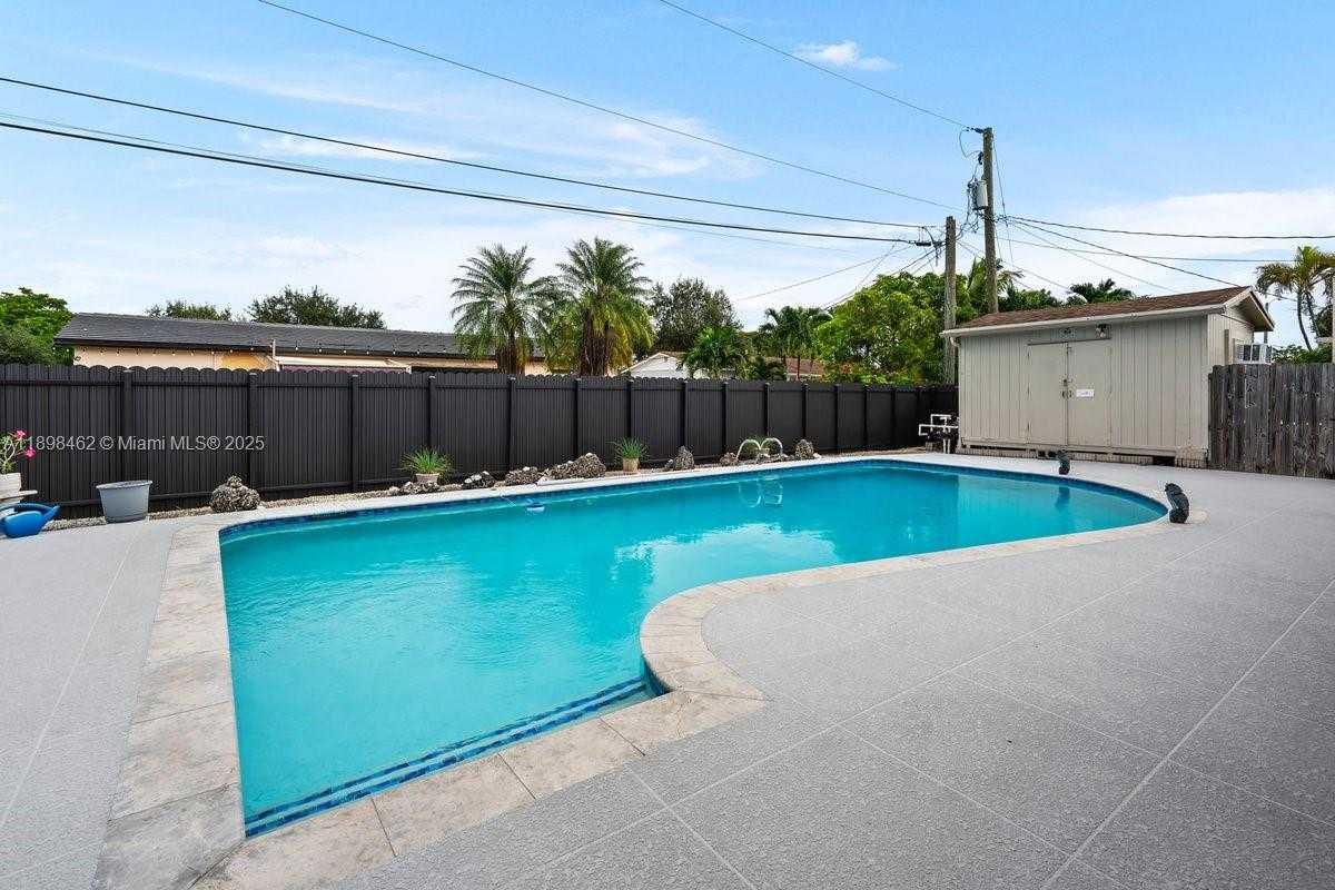 Small Image of 9817 SOUTH WEST 194TH ST, Cutler Bay Number 32