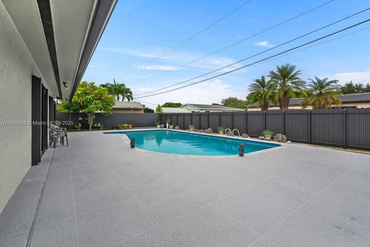 Small Image of 9817 SOUTH WEST 194TH ST, Cutler Bay Number 34