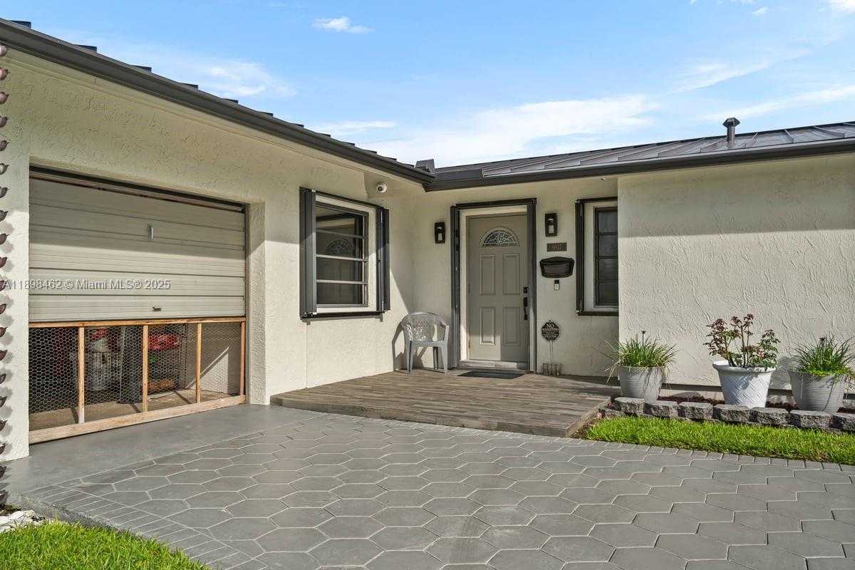 Small Image of 9817 SOUTH WEST 194TH ST, Cutler Bay Number 5