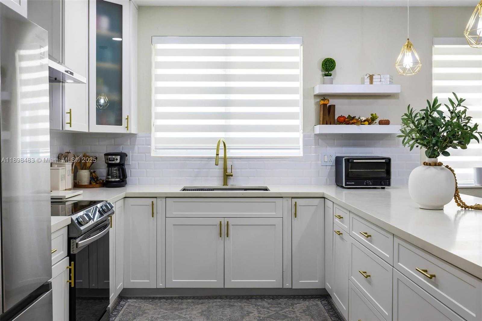 Small Image of 20459 NORTH WEST 14TH CT, Miami Gardens Number 11