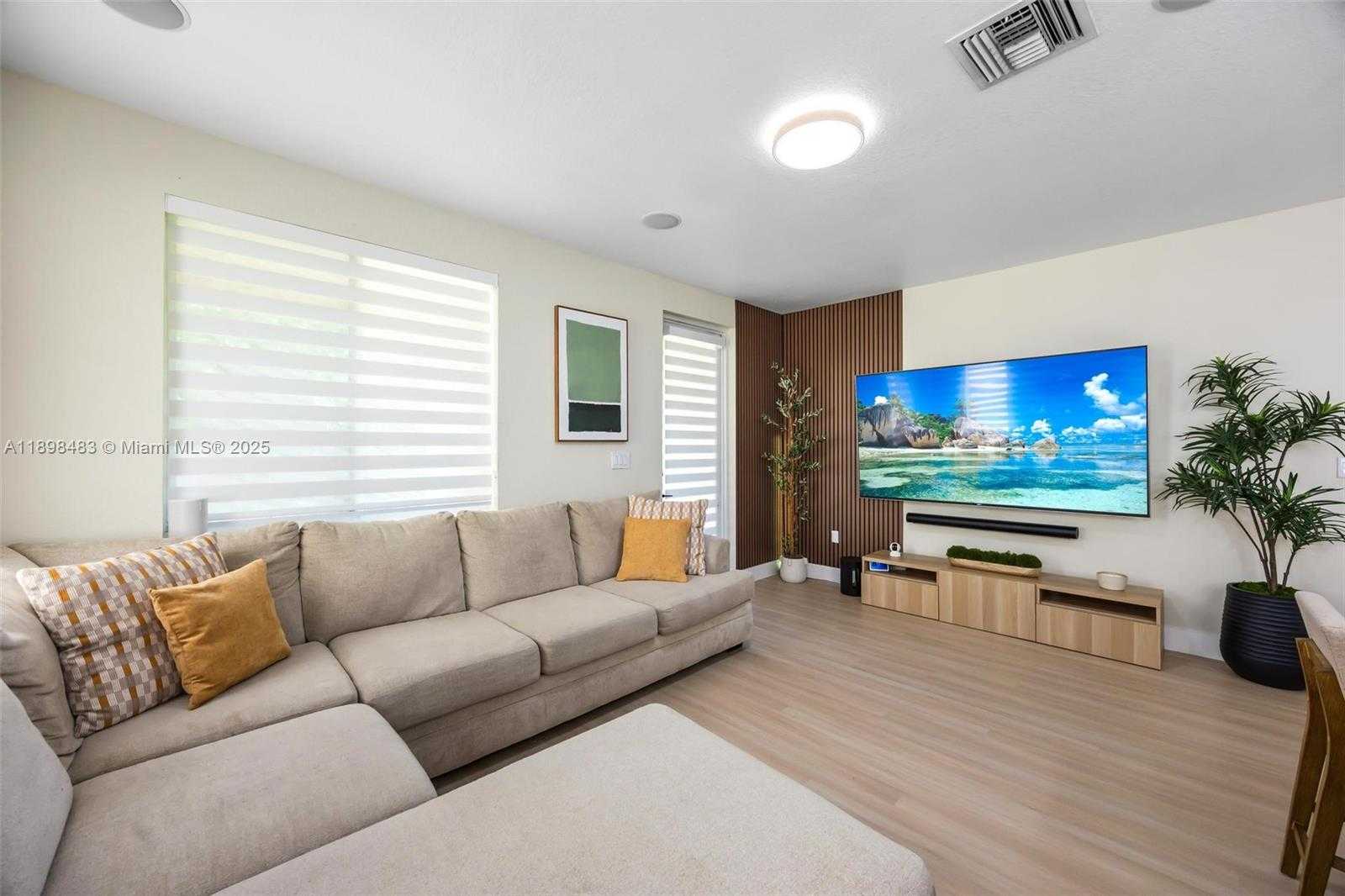 Small Image of 20459 NORTH WEST 14TH CT, Miami Gardens Number 16