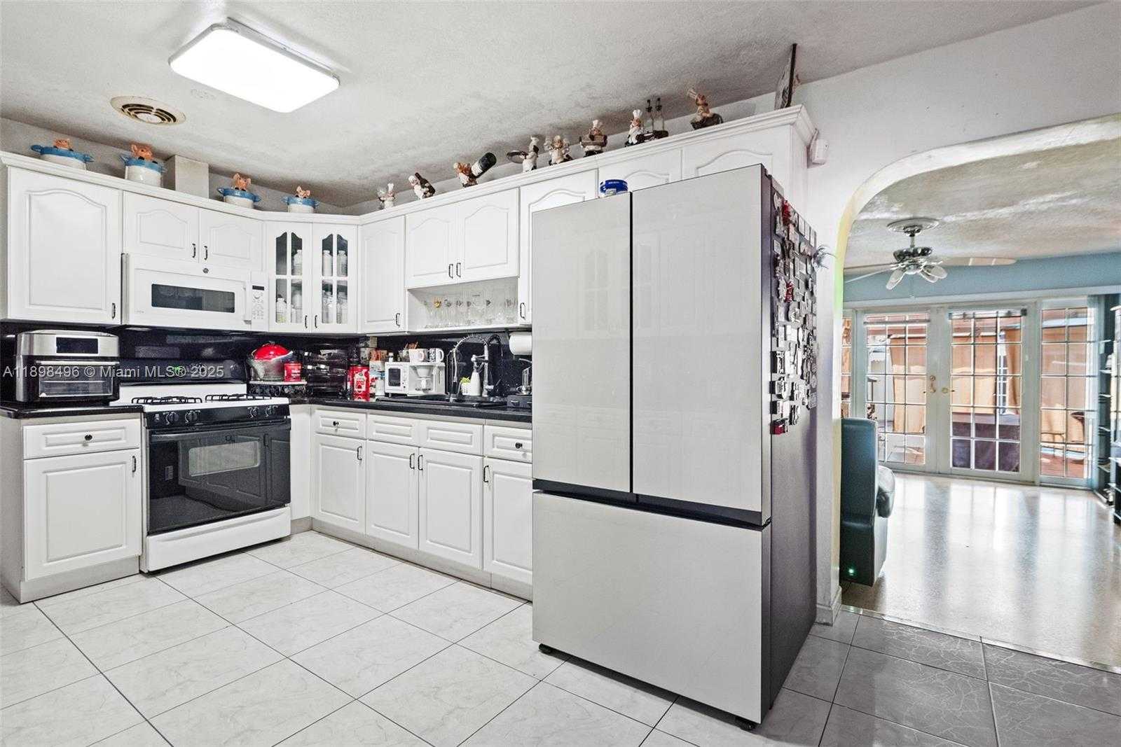 Small Image of 100 EAST 37TH ST, Hialeah Number 11