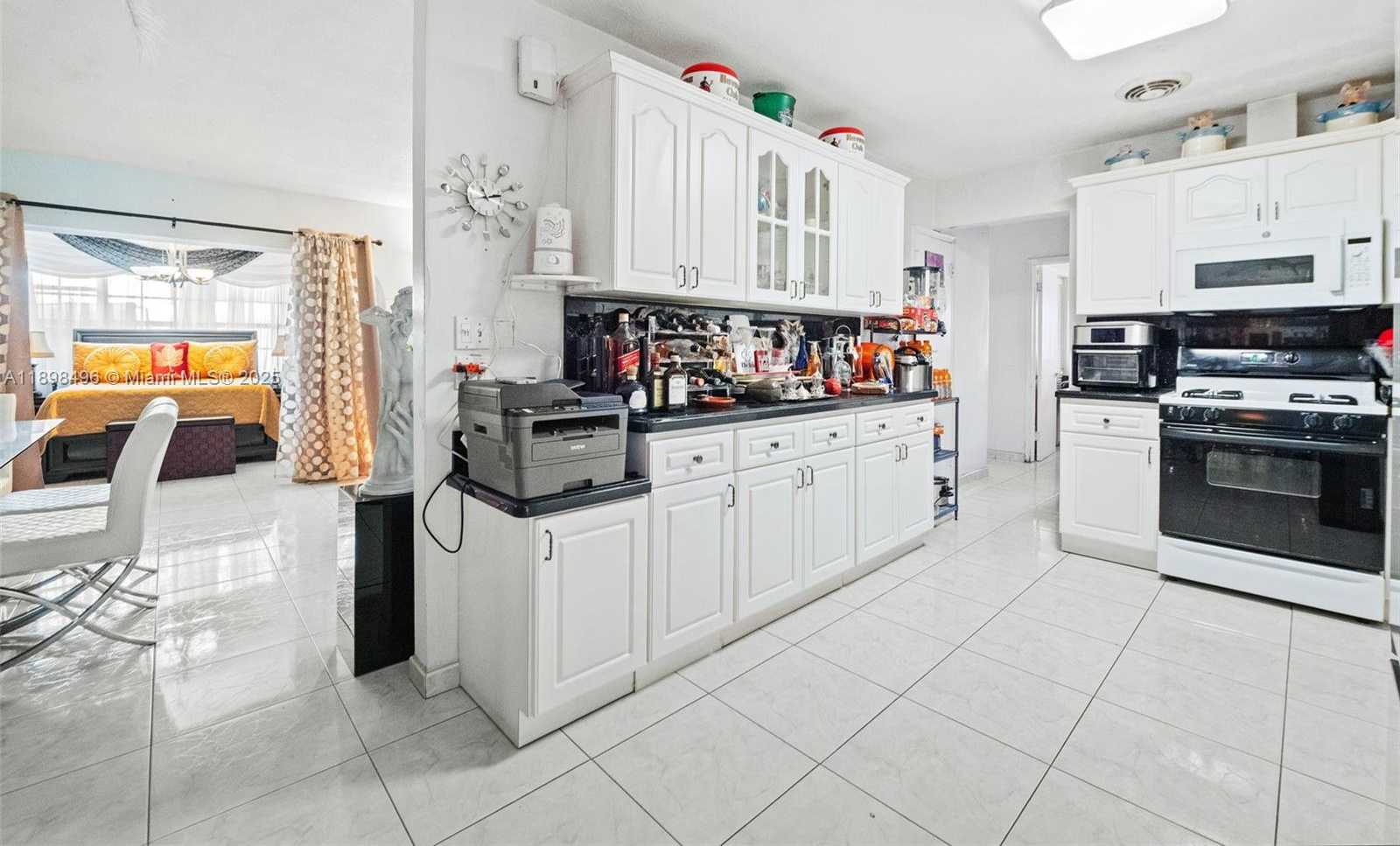 Small Image of 100 EAST 37TH ST, Hialeah Number 12
