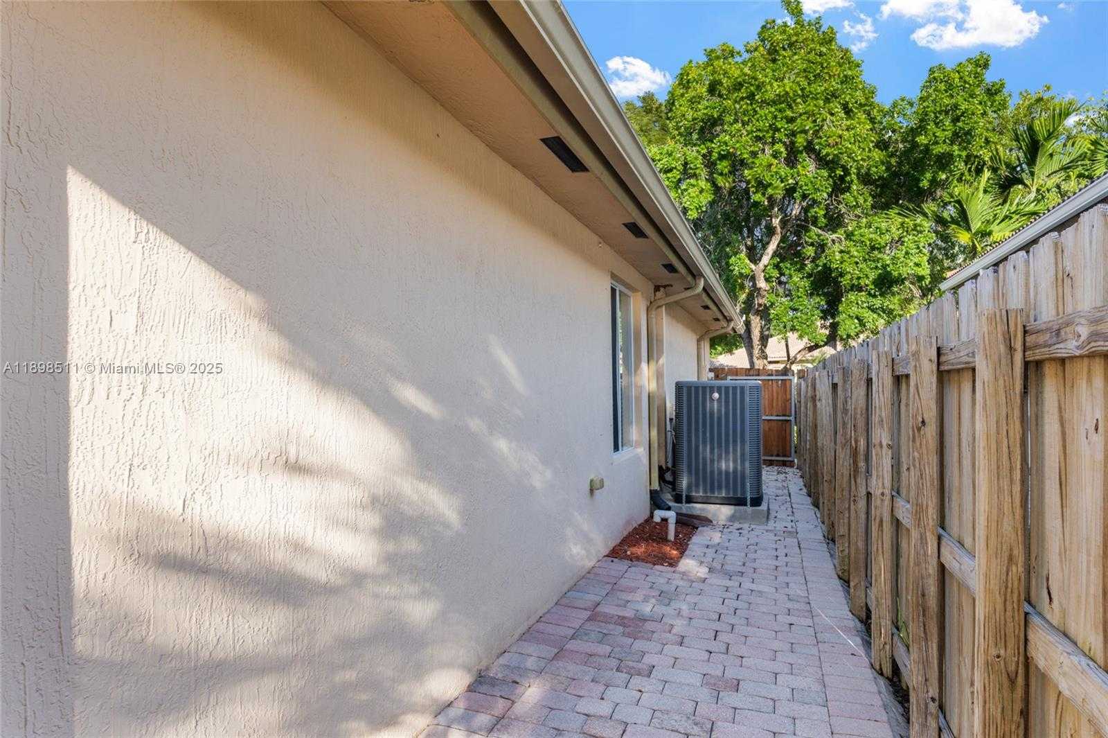 Small Image of 22032 SOUTH WEST 95TH PL, Cutler Bay Number 35