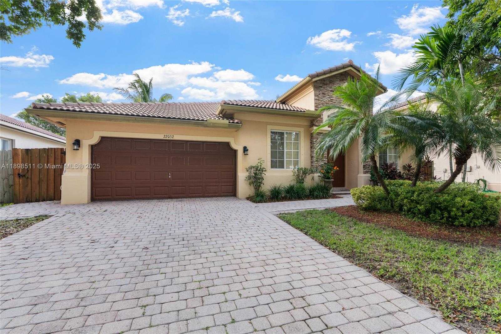 Small Image of 22032 SOUTH WEST 95TH PL, Cutler Bay Number 4