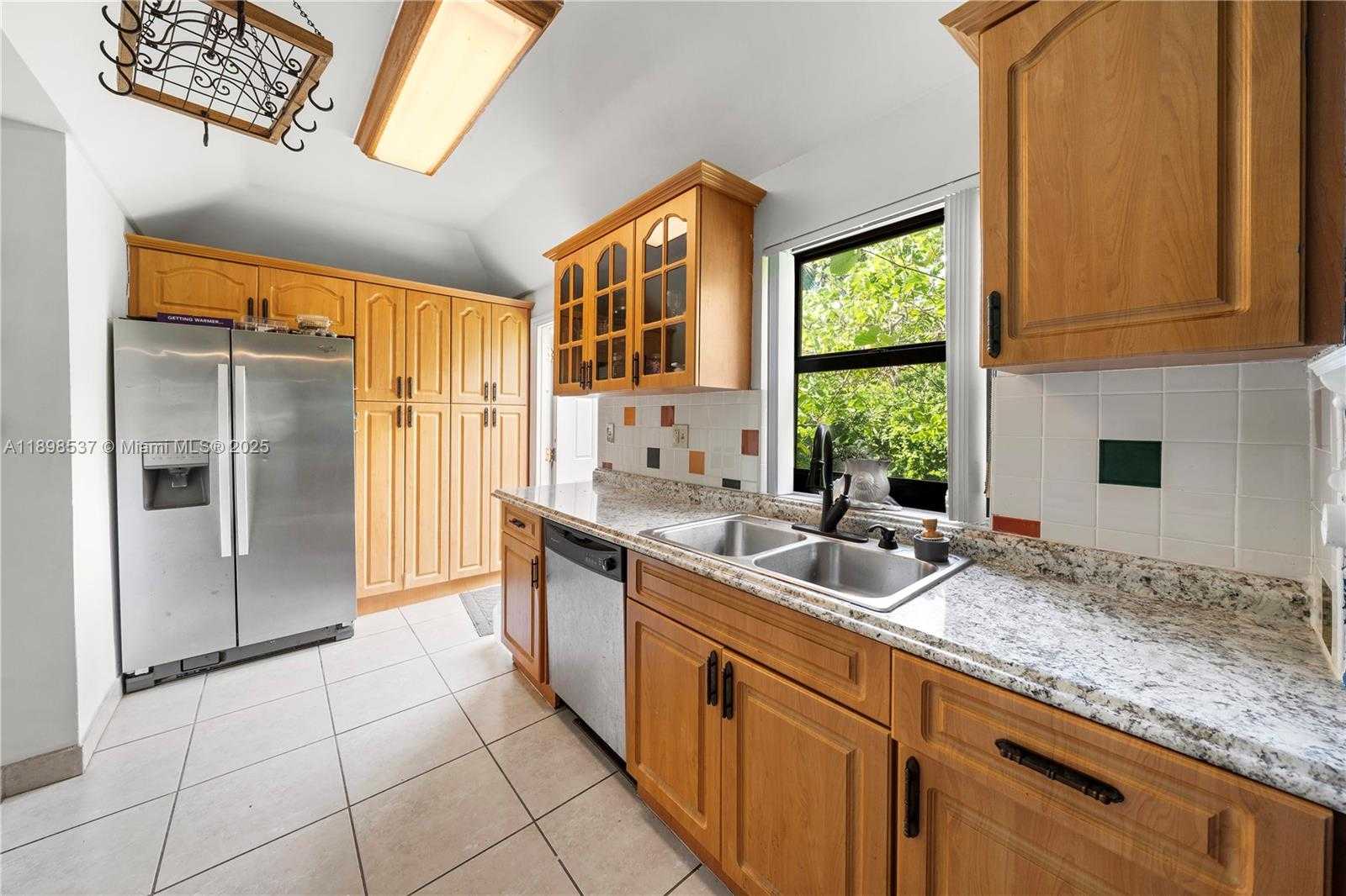Small Image of 472 NORTH EAST 130TH ST, North Miami Number 12