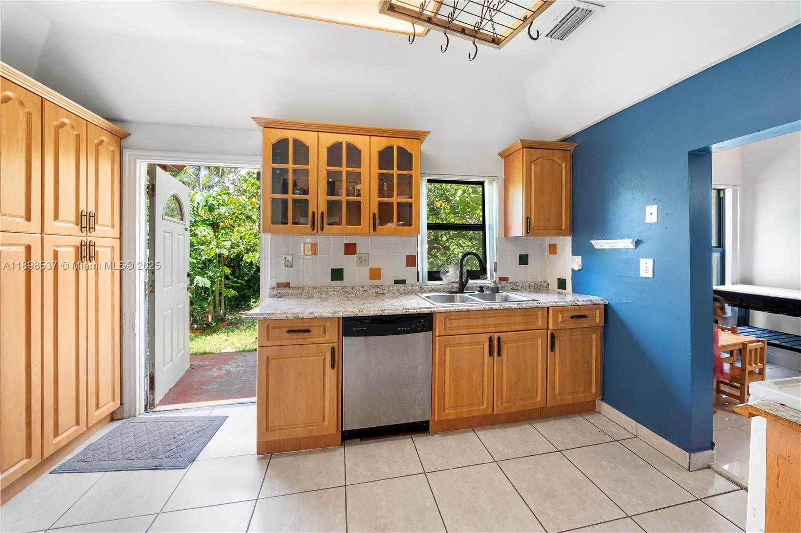 Small Image of 472 NORTH EAST 130TH ST, North Miami Number 13