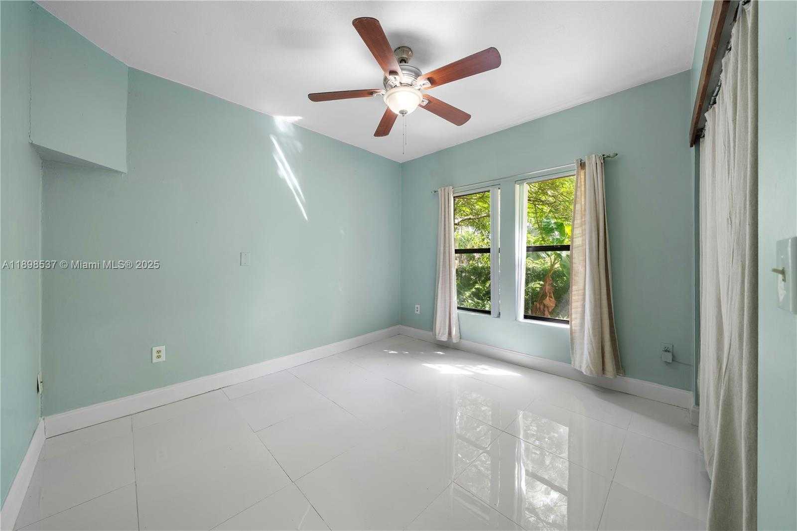 Small Image of 472 NORTH EAST 130TH ST, North Miami Number 14