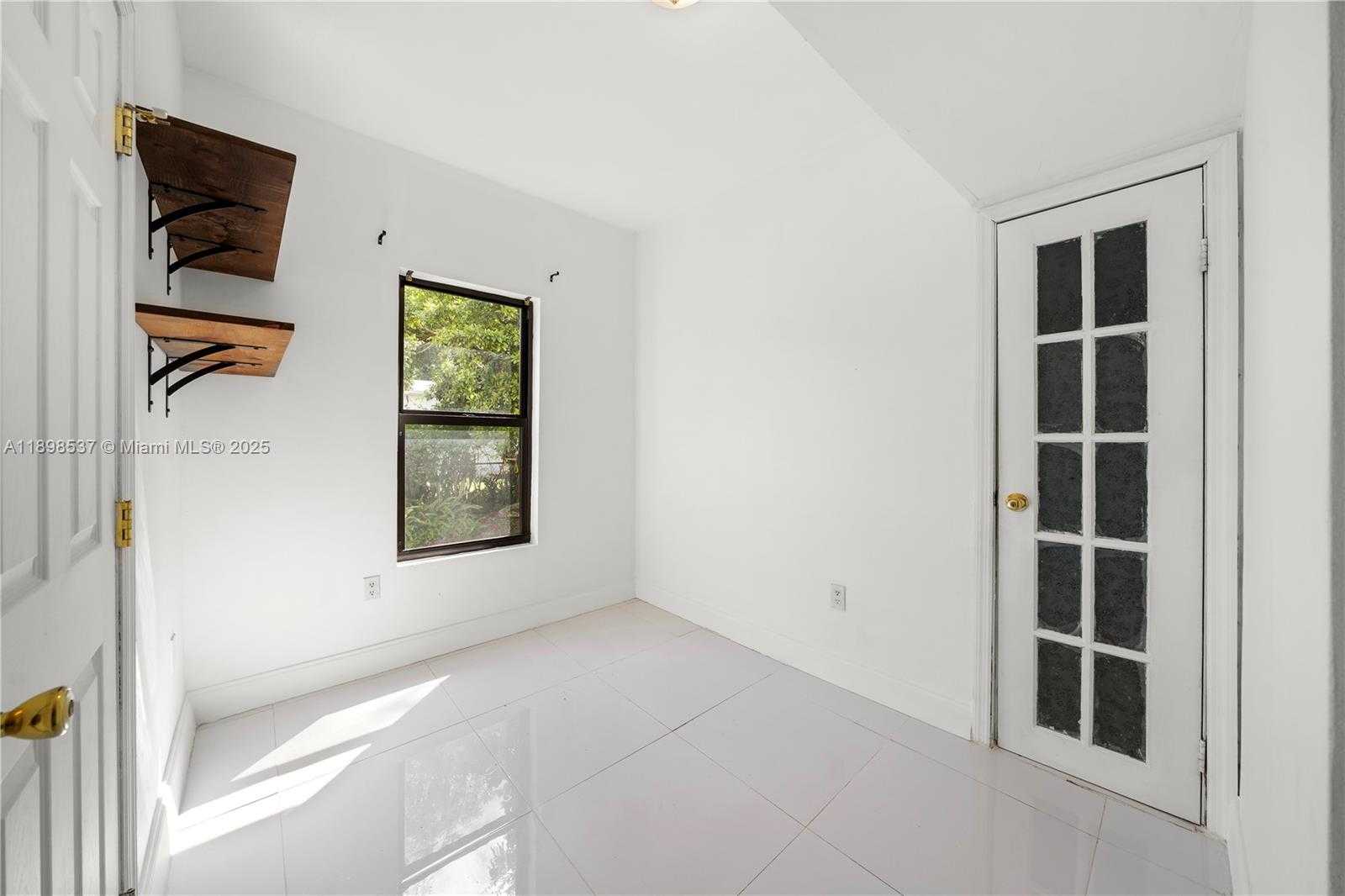 Small Image of 472 NORTH EAST 130TH ST, North Miami Number 18