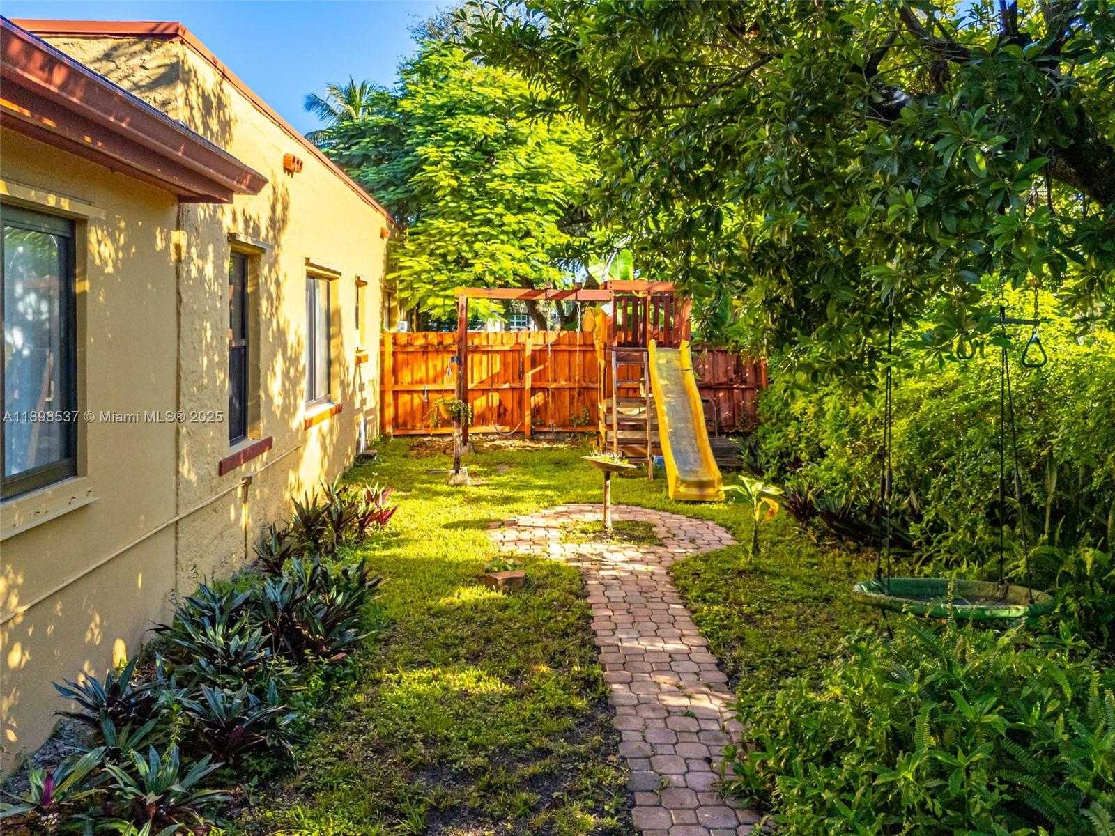 Small Image of 472 NORTH EAST 130TH ST, North Miami Number 2