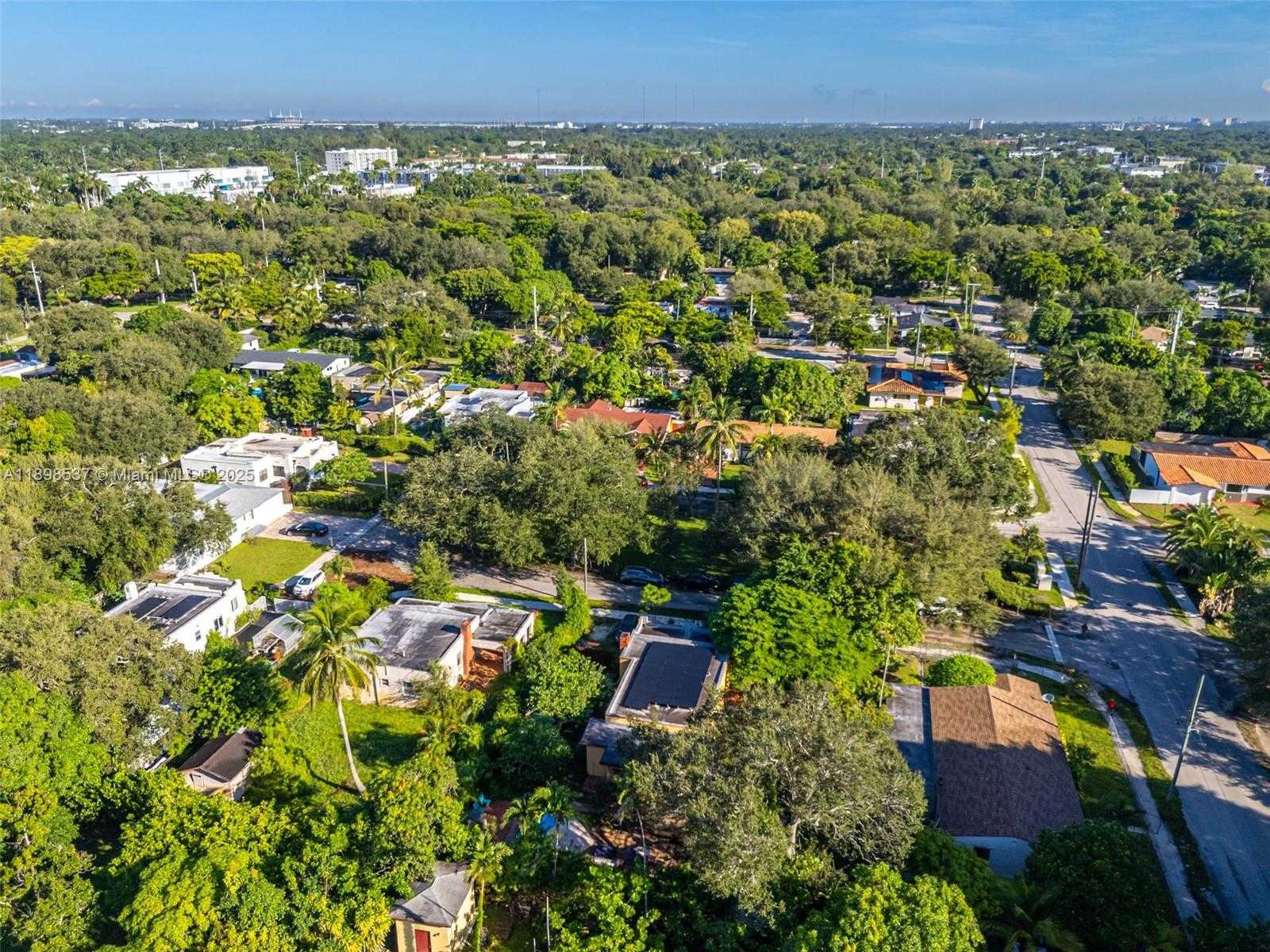Small Image of 472 NORTH EAST 130TH ST, North Miami Number 22