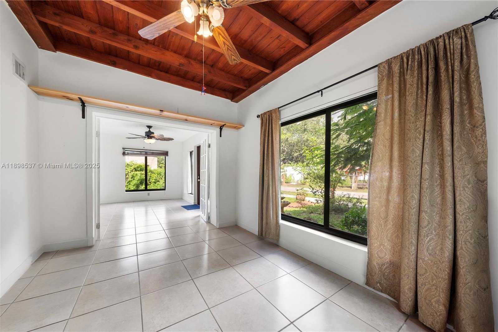 Small Image of 472 NORTH EAST 130TH ST, North Miami Number 7