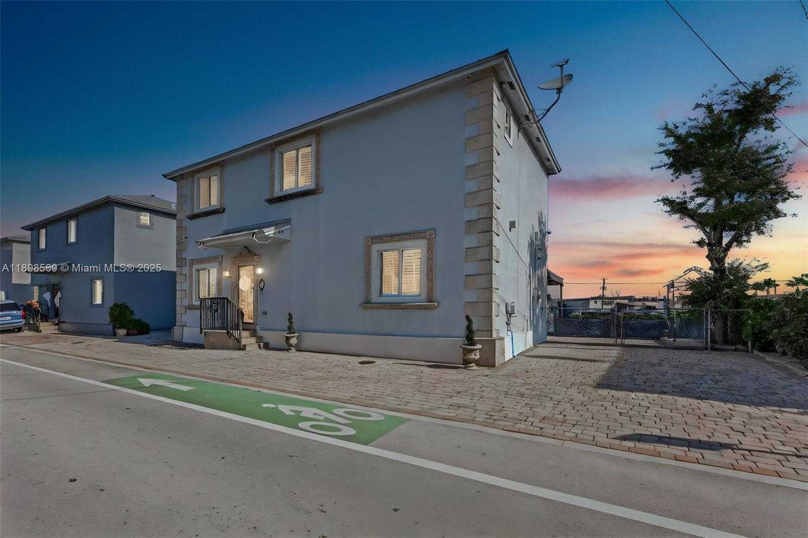 Small Image of 8357 NORTH WEST SOUTH RIVER DR, Medley Number 3