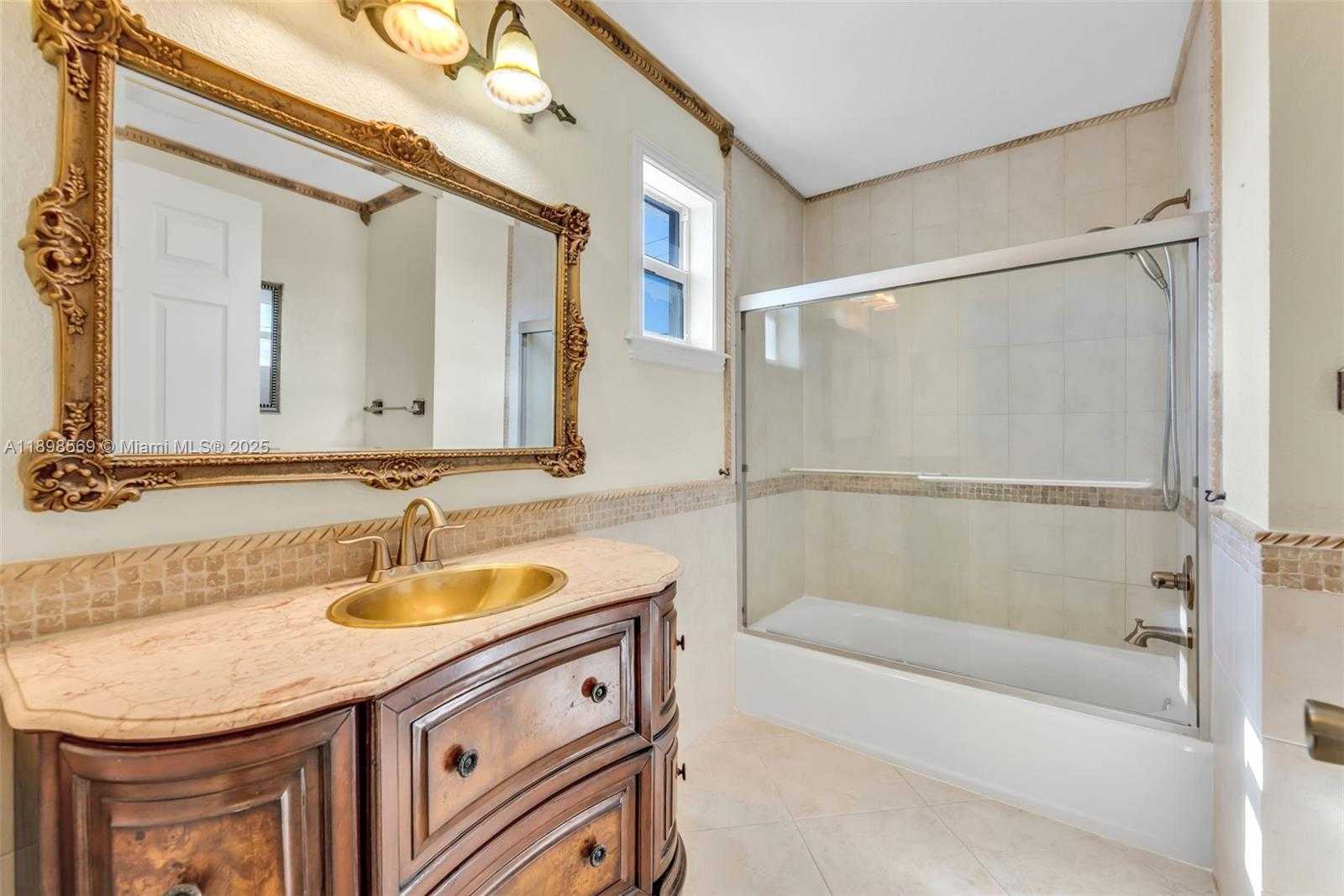 Small Image of 8357 NORTH WEST SOUTH RIVER DR, Medley Number 36