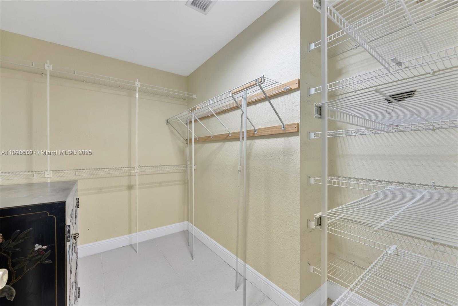 Small Image of 8357 NORTH WEST SOUTH RIVER DR, Medley Number 38