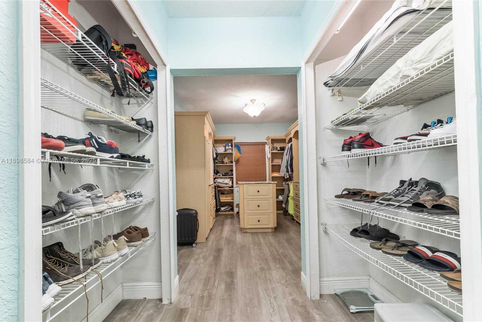 Small Image of 2020 NORTH WEST 107TH ST, Miami Number 12