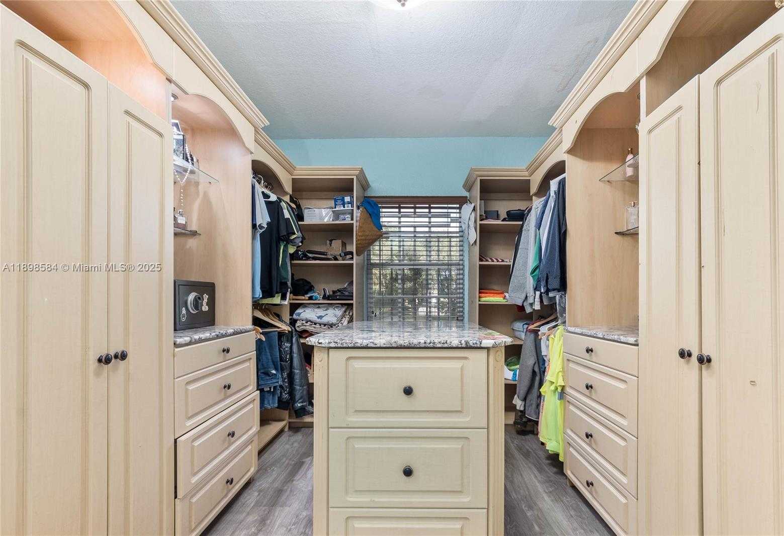 Small Image of 2020 NORTH WEST 107TH ST, Miami Number 13