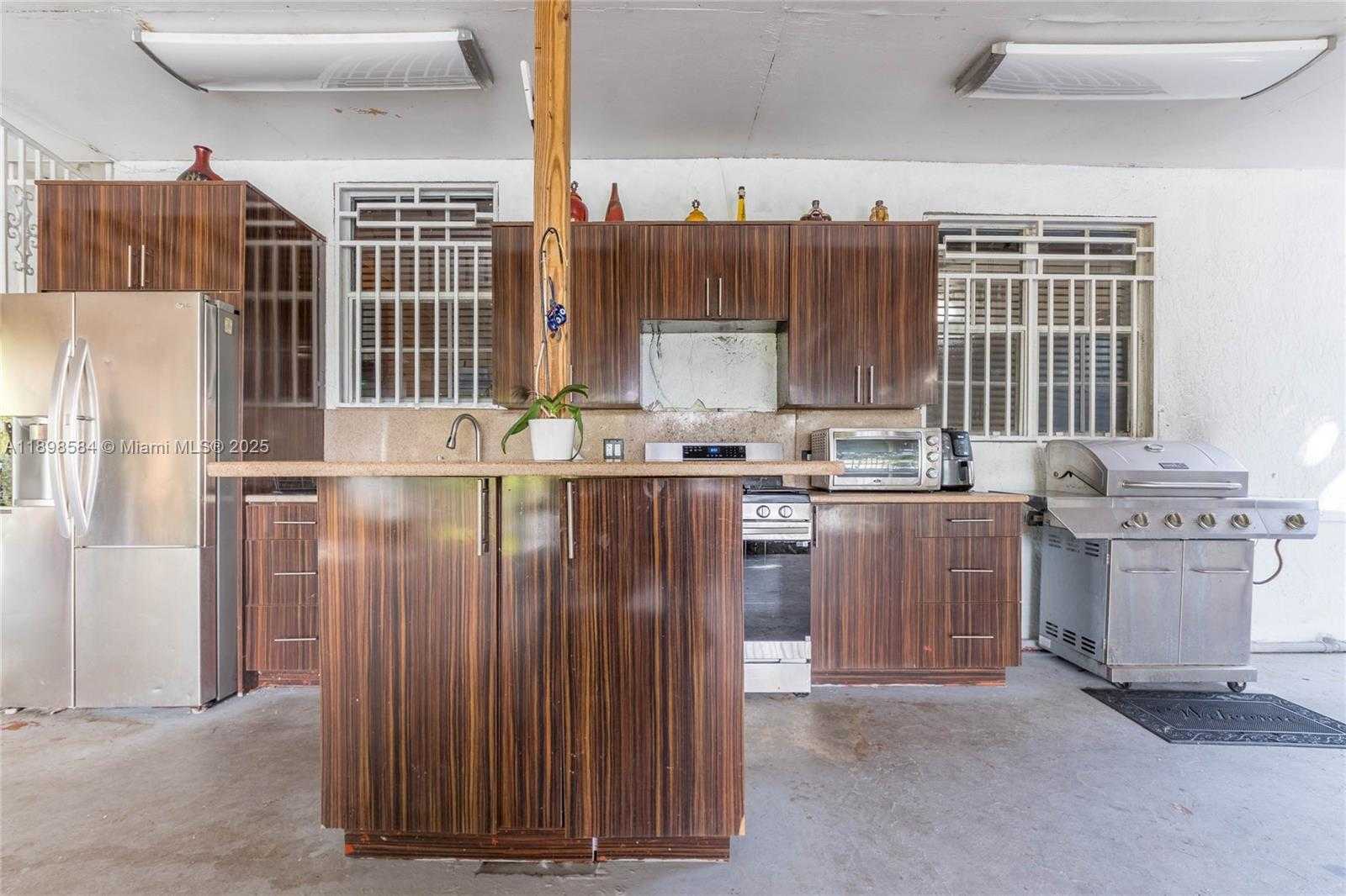 Small Image of 2020 NORTH WEST 107TH ST, Miami Number 26