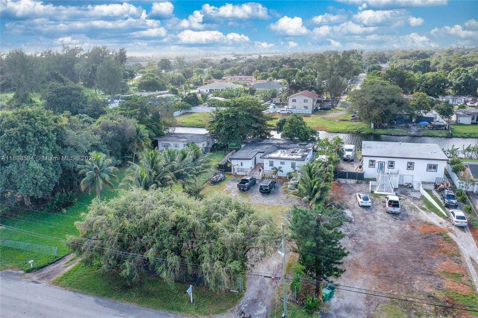 Small Image of 2020 NORTH WEST 107TH ST, Miami Number 31