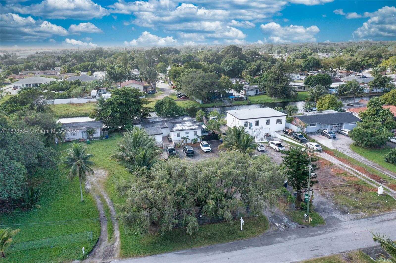 Small Image of 2020 NORTH WEST 107TH ST, Miami Number 32