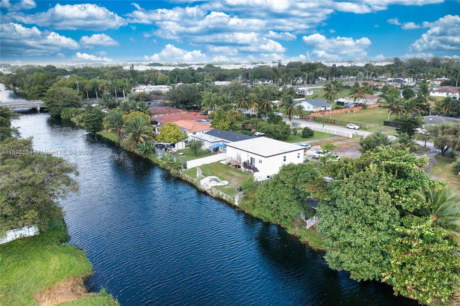 Small Image of 2020 NORTH WEST 107TH ST, Miami Number 33