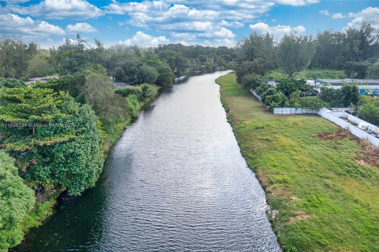 Small Image of 2020 NORTH WEST 107TH ST, Miami Number 35