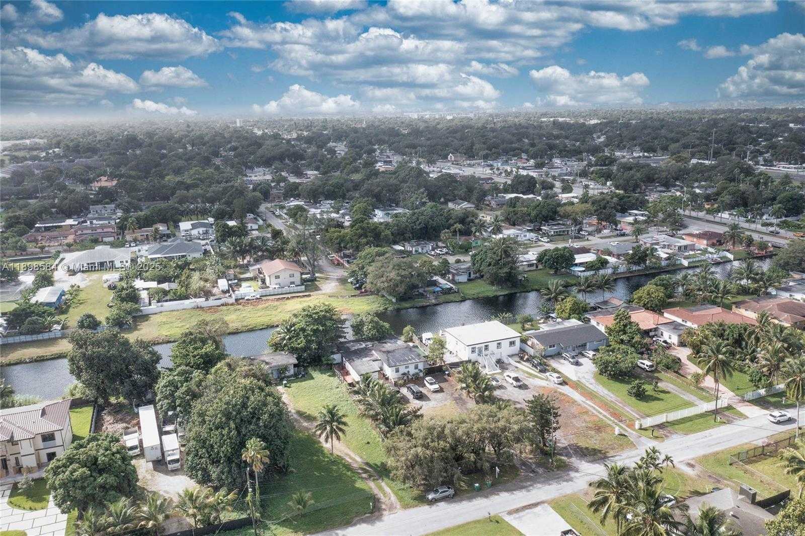 Small Image of 2020 NORTH WEST 107TH ST, Miami Number 40