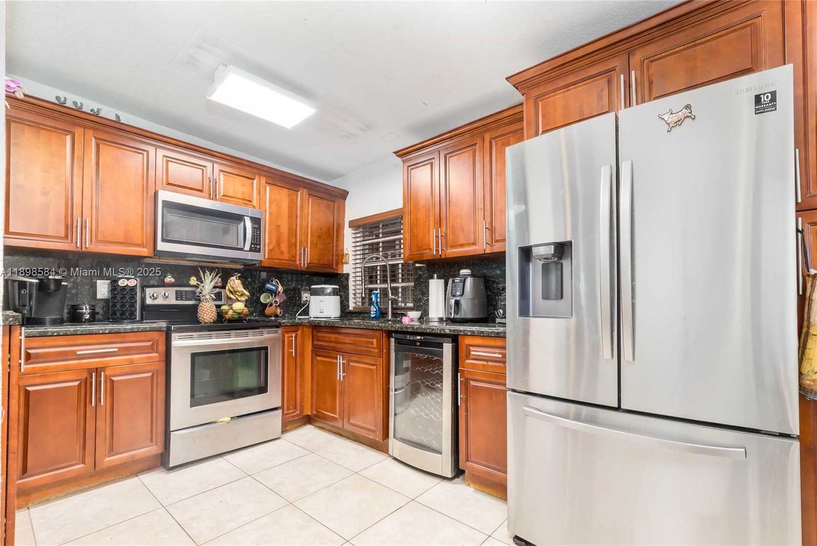 Small Image of 2020 NORTH WEST 107TH ST, Miami Number 8