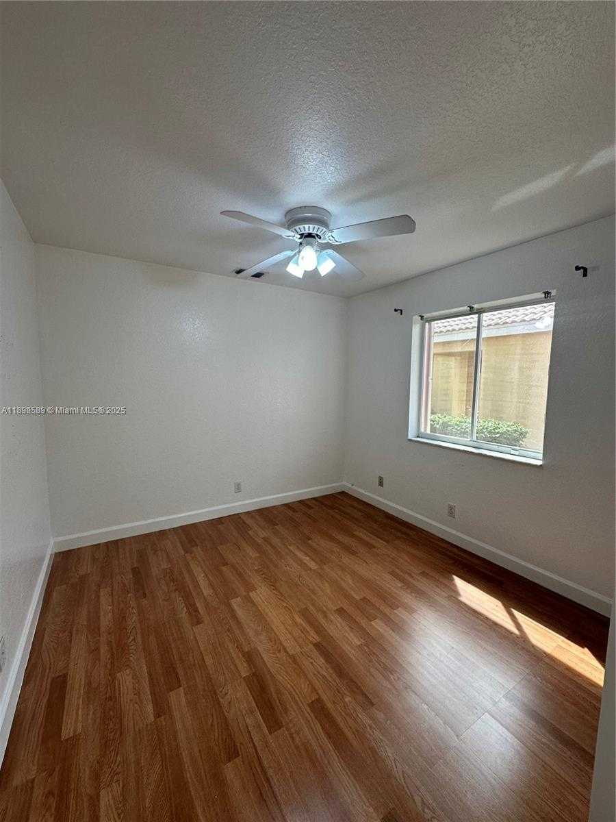 Small Image of 4279 GREENBRIAR LN, Weston Number 12
