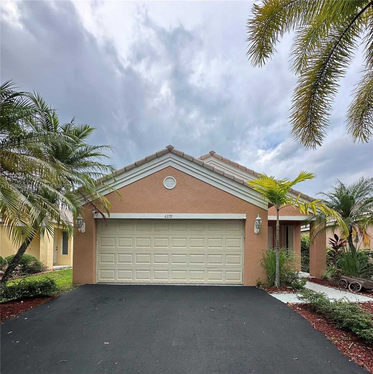 Small Image of 4279 GREENBRIAR LN, Weston Number 2
