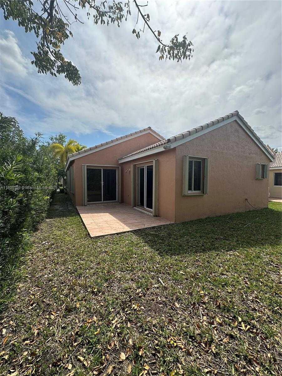 Small Image of 4279 GREENBRIAR LN, Weston Number 3