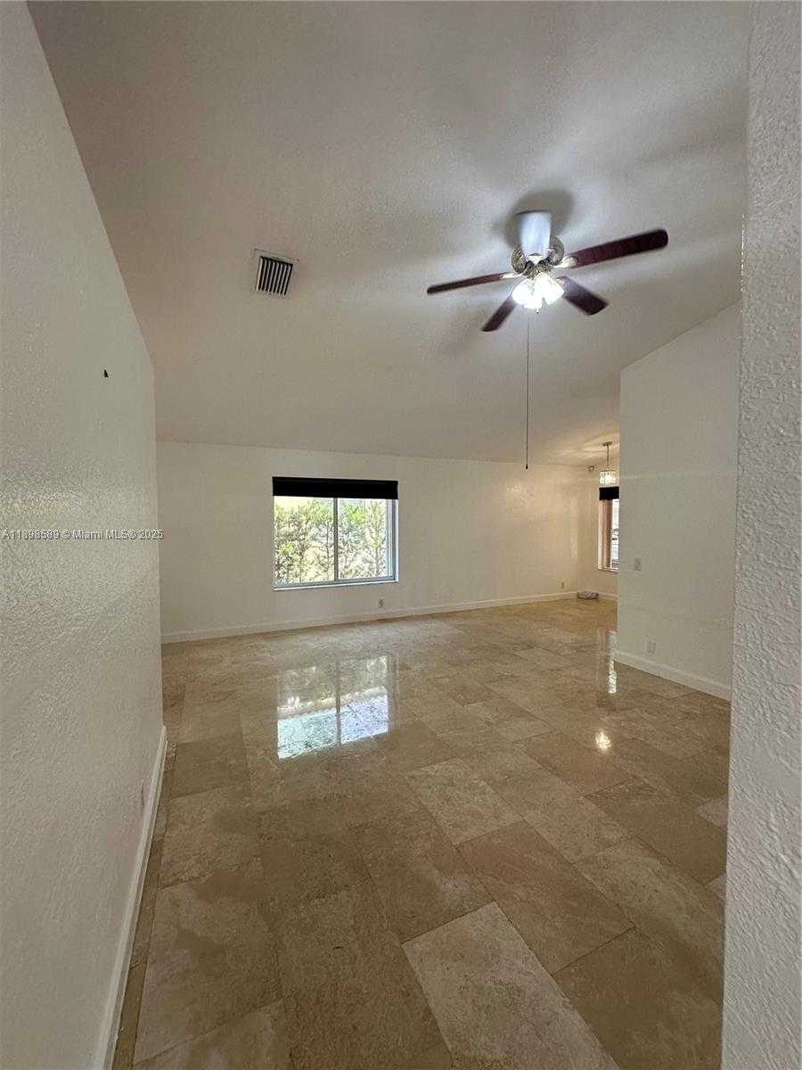 Small Image of 4279 GREENBRIAR LN, Weston Number 5