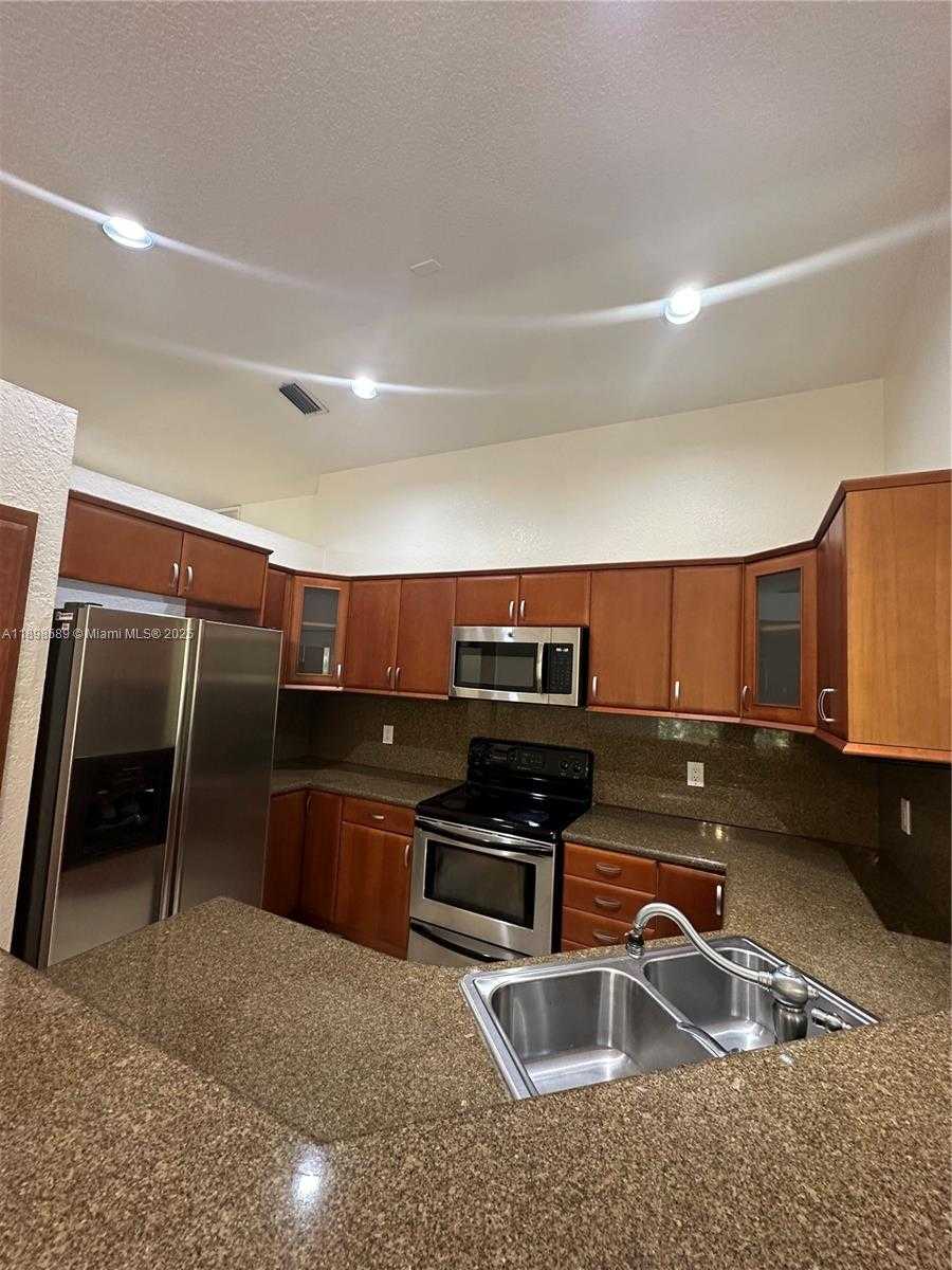 Small Image of 4279 GREENBRIAR LN, Weston Number 6