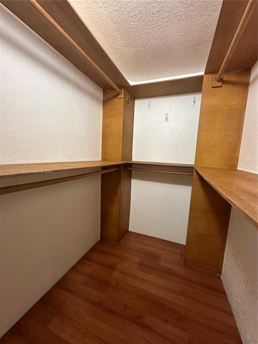 Small Image of 4279 GREENBRIAR LN, Weston Number 8