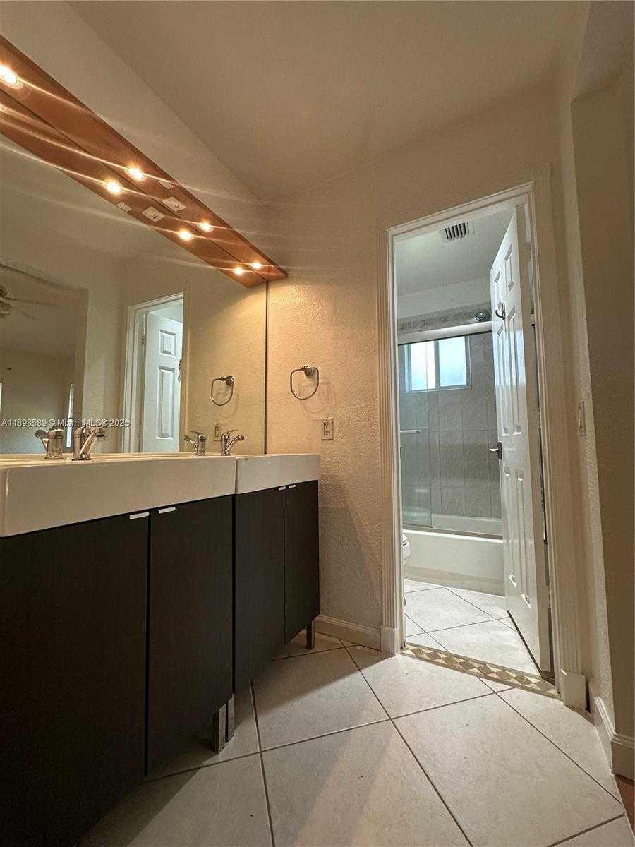 Small Image of 4279 GREENBRIAR LN, Weston Number 9