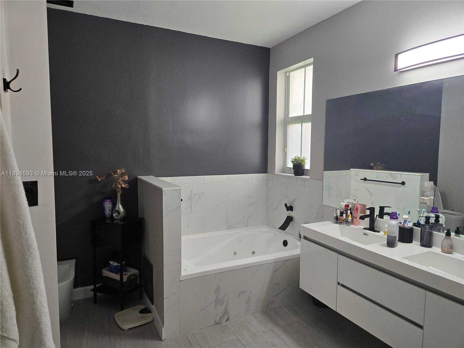 Small Image of 11141 NORTH WEST 77TH TER, Doral Number 11