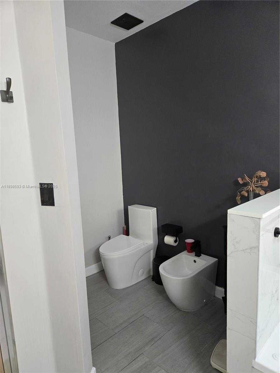 Small Image of 11141 NORTH WEST 77TH TER, Doral Number 12