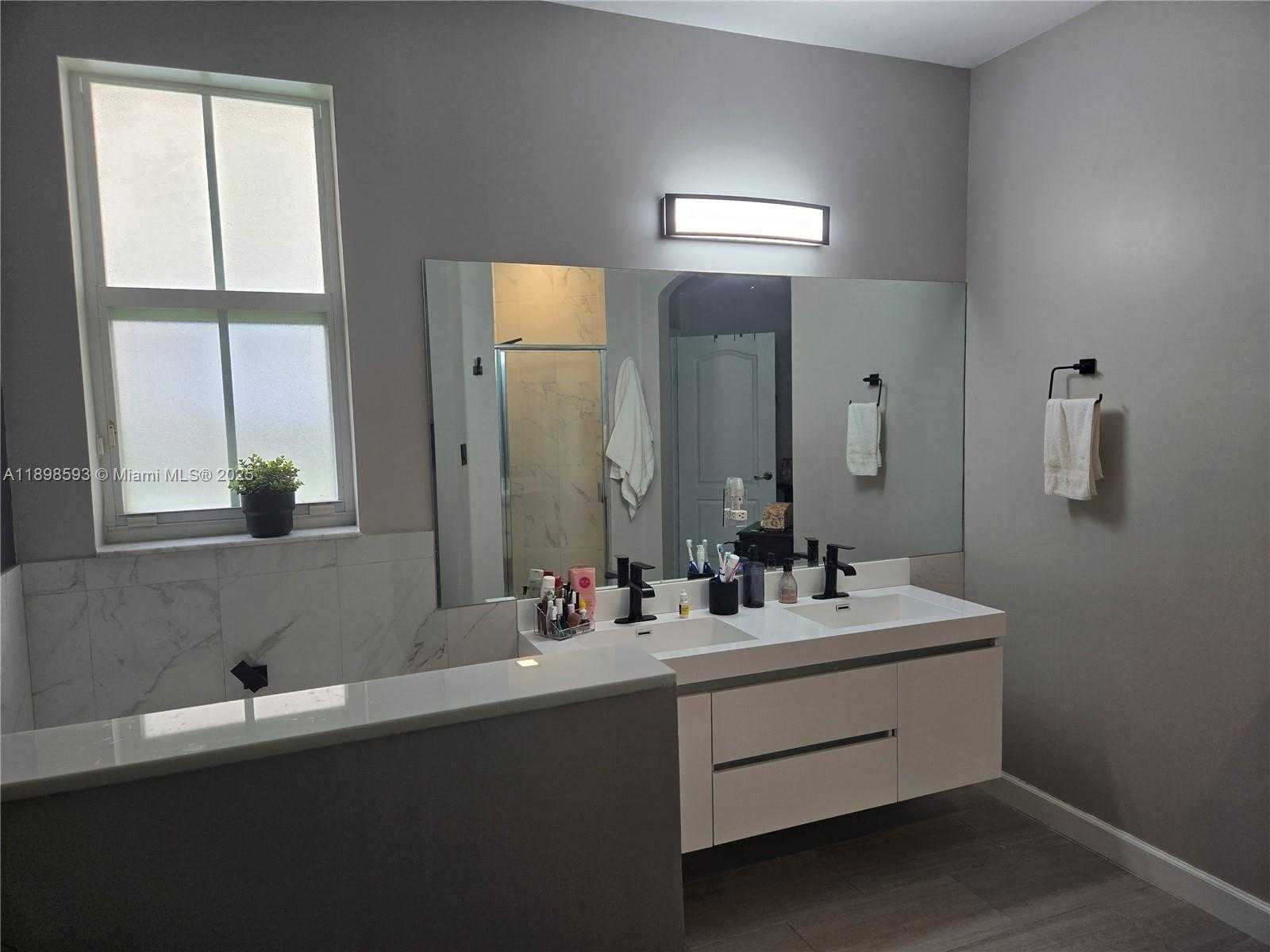 Small Image of 11141 NORTH WEST 77TH TER, Doral Number 14