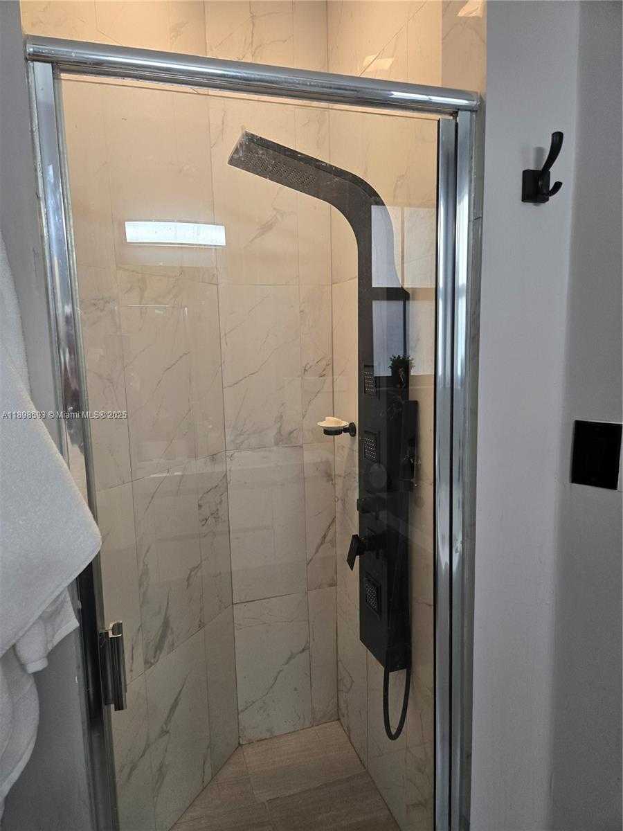 Small Image of 11141 NORTH WEST 77TH TER, Doral Number 15