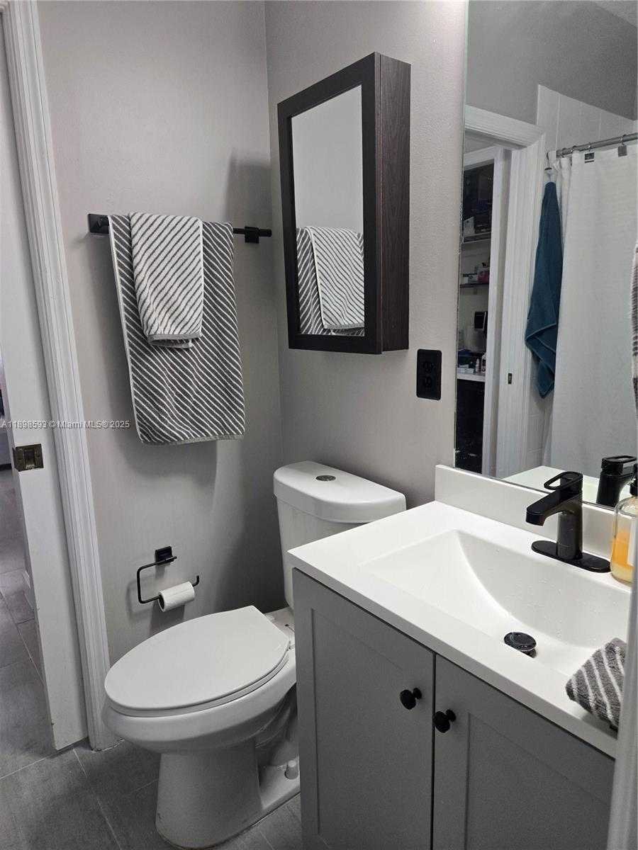 Small Image of 11141 NORTH WEST 77TH TER, Doral Number 17