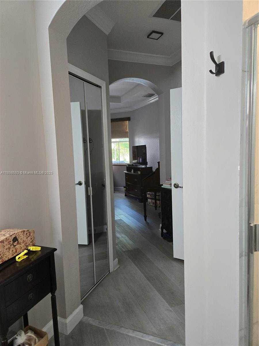 Small Image of 11141 NORTH WEST 77TH TER, Doral Number 21