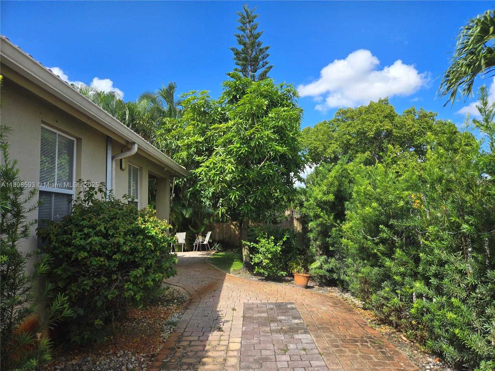 Small Image of 11141 NORTH WEST 77TH TER, Doral Number 36