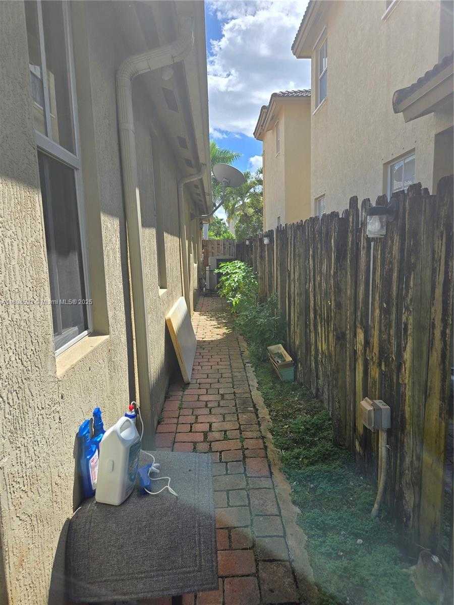 Small Image of 11141 NORTH WEST 77TH TER, Doral Number 41