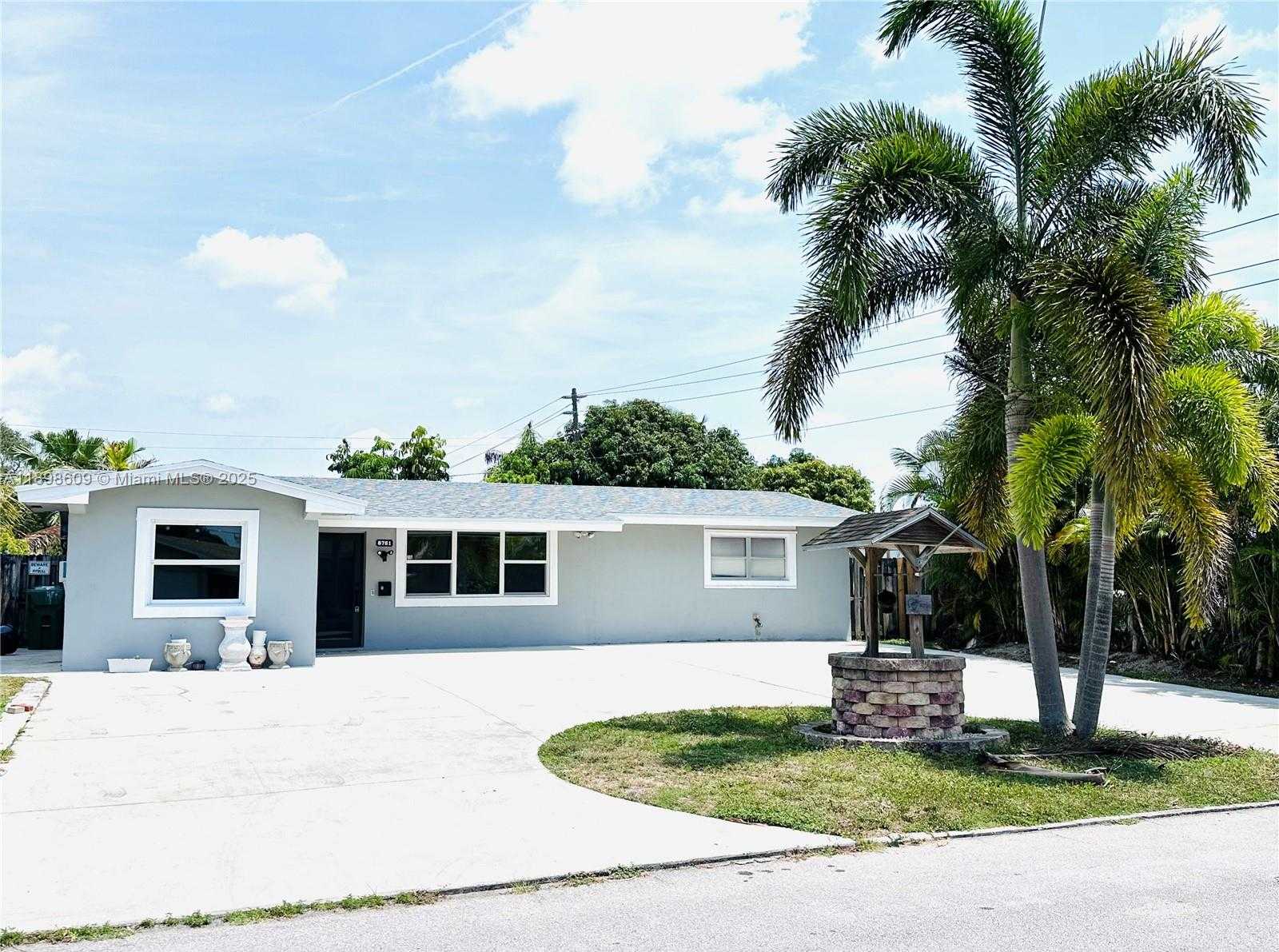 Small Image of Pembroke Pines Number 17
