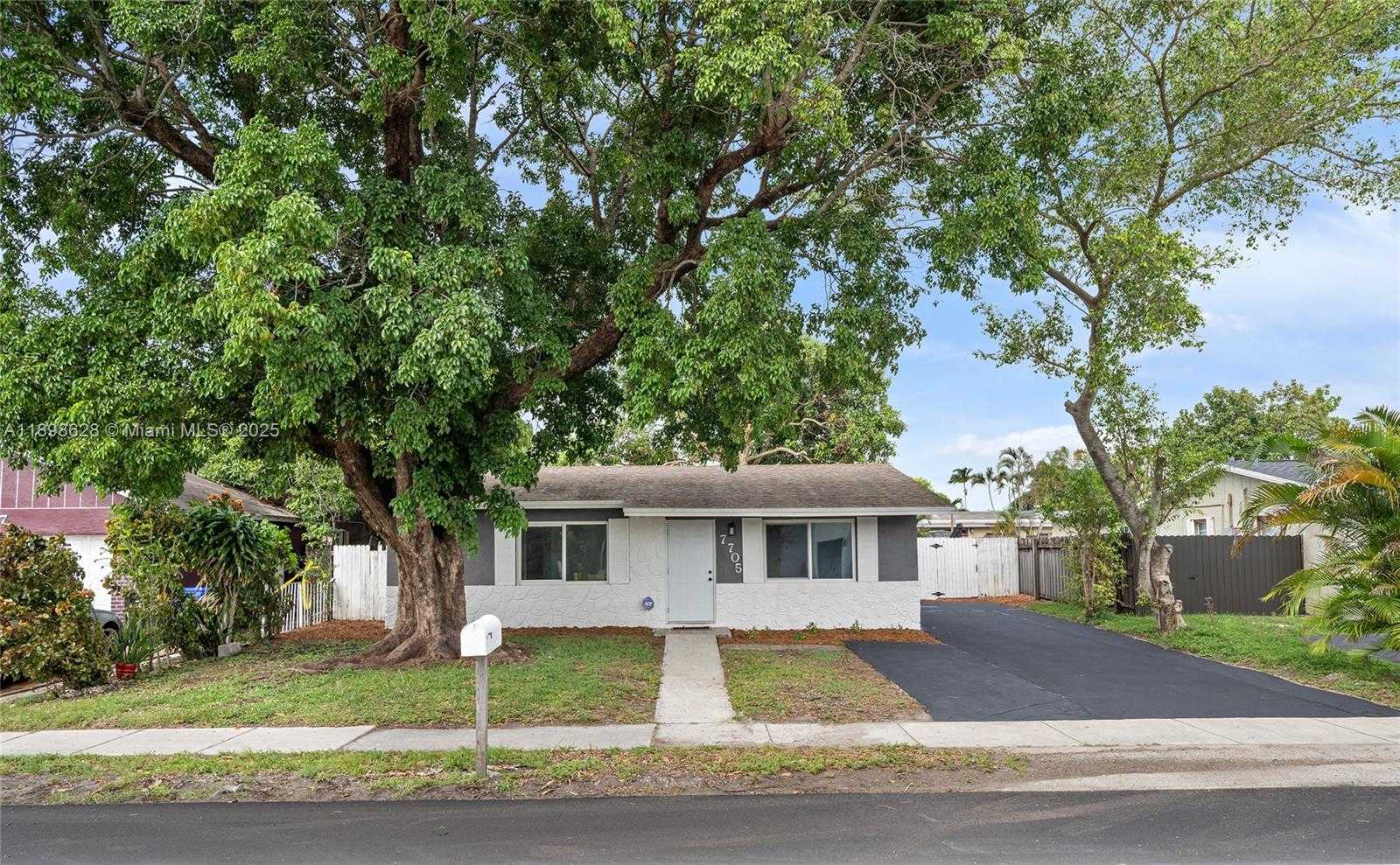 Small Image of 7705 KIMBERLY BLVD, North Lauderdale Number 2