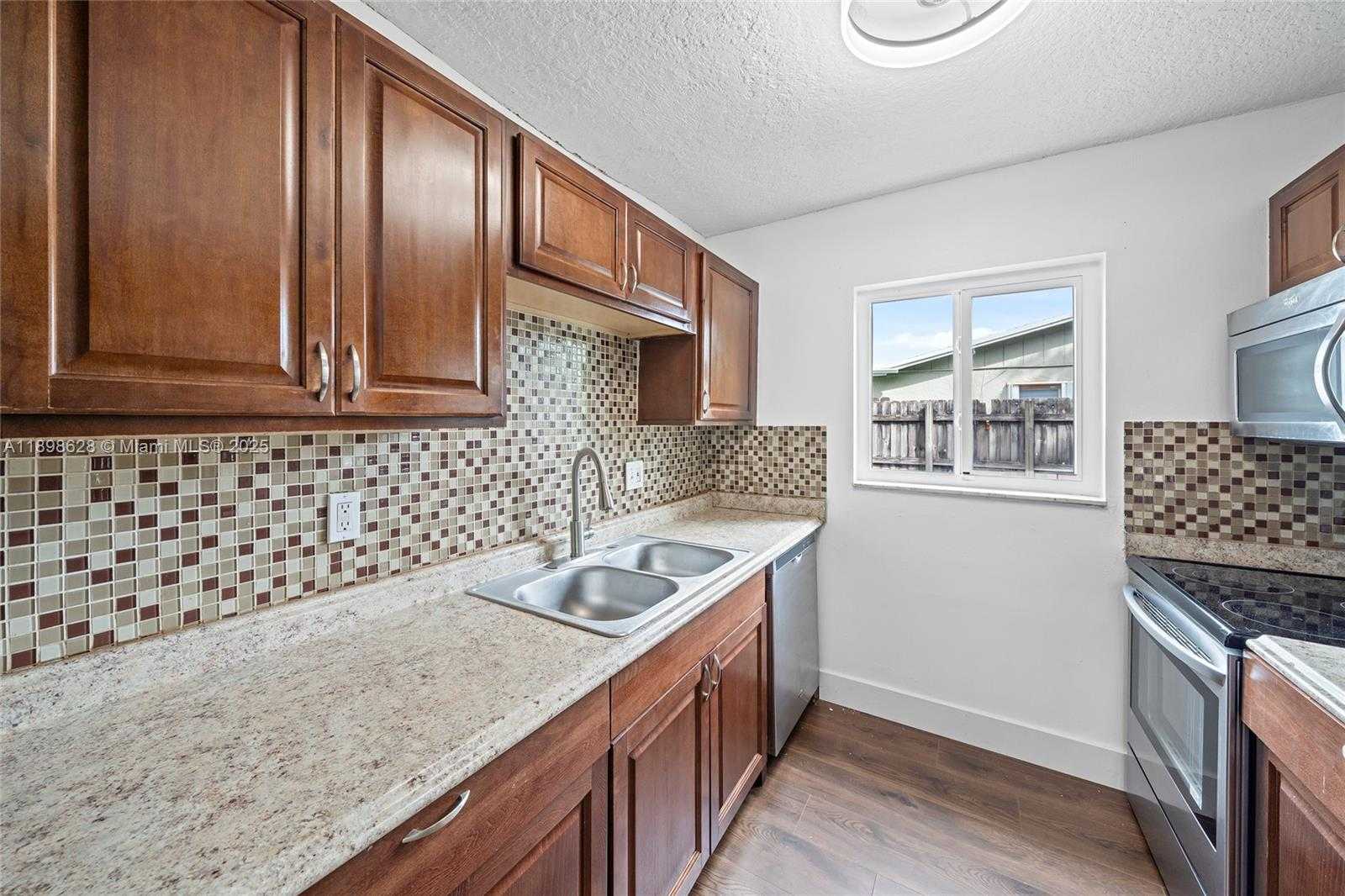 Small Image of 7705 KIMBERLY BLVD, North Lauderdale Number 9